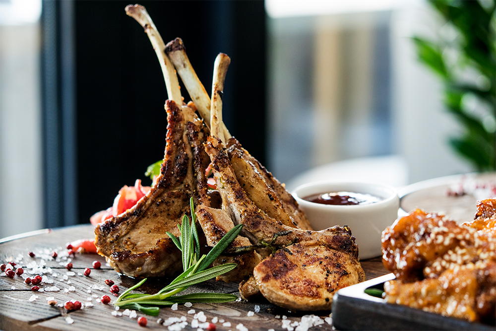 close up fried chicken served with sauce plate